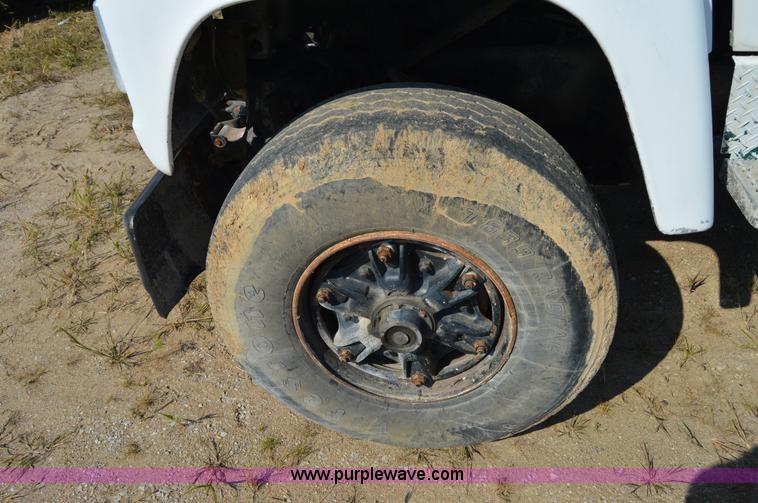 image for item I6481 1995 Ford LT9000 mixer truck