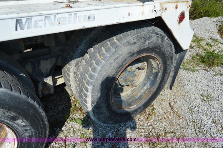 image for item I6481 1995 Ford LT9000 mixer truck