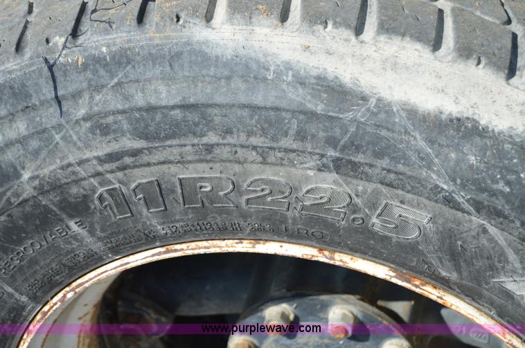 image for item I6481 1995 Ford LT9000 mixer truck