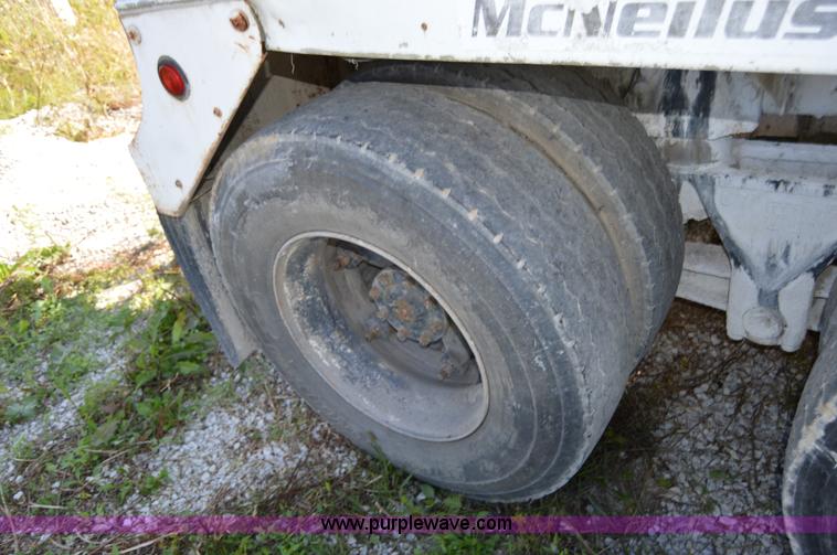 image for item I6481 1995 Ford LT9000 mixer truck