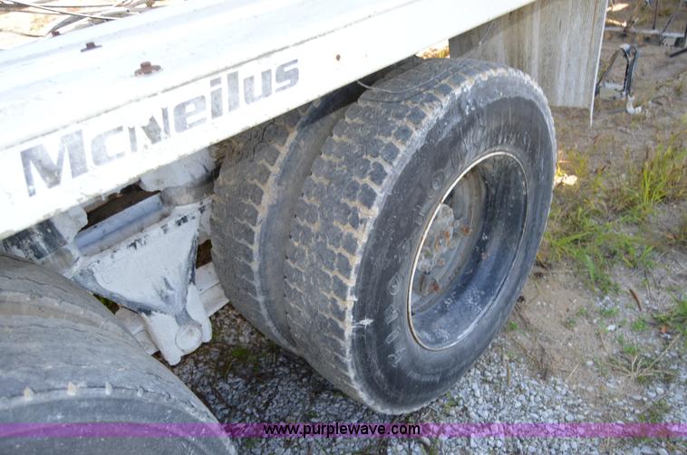 image for item I6481 1995 Ford LT9000 mixer truck