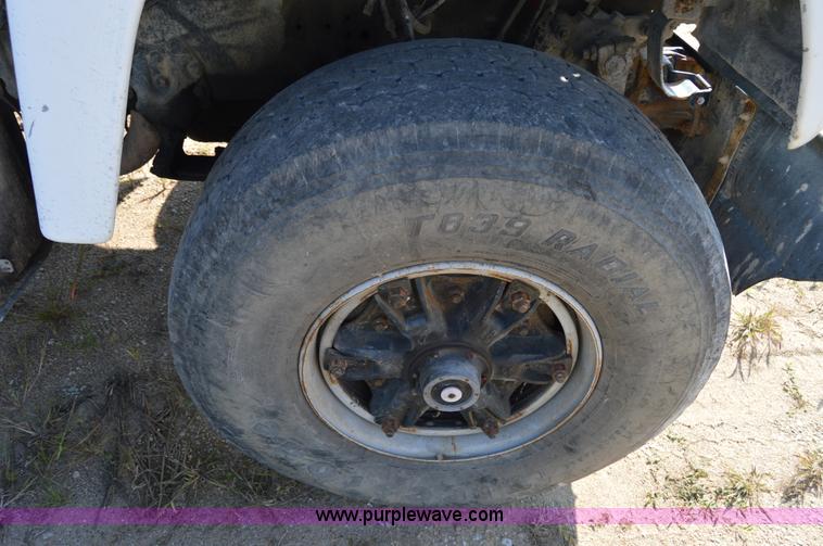 image for item I6481 1995 Ford LT9000 mixer truck