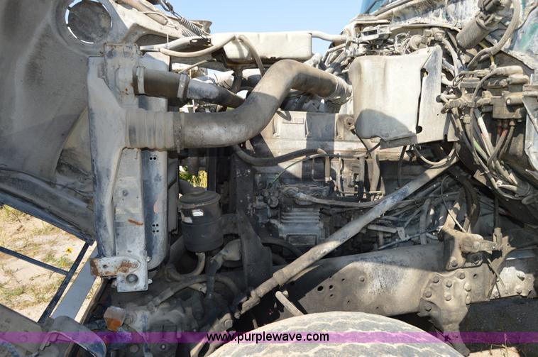 image for item I6481 1995 Ford LT9000 mixer truck