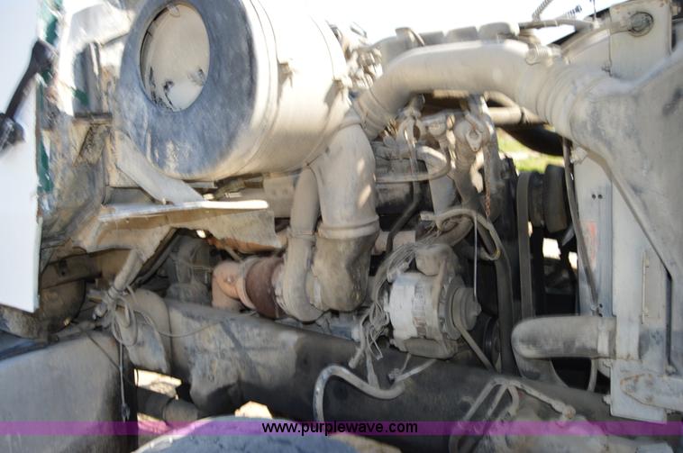 image for item I6481 1995 Ford LT9000 mixer truck