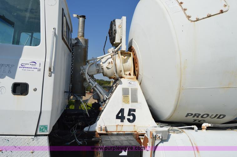 image for item I6481 1995 Ford LT9000 mixer truck