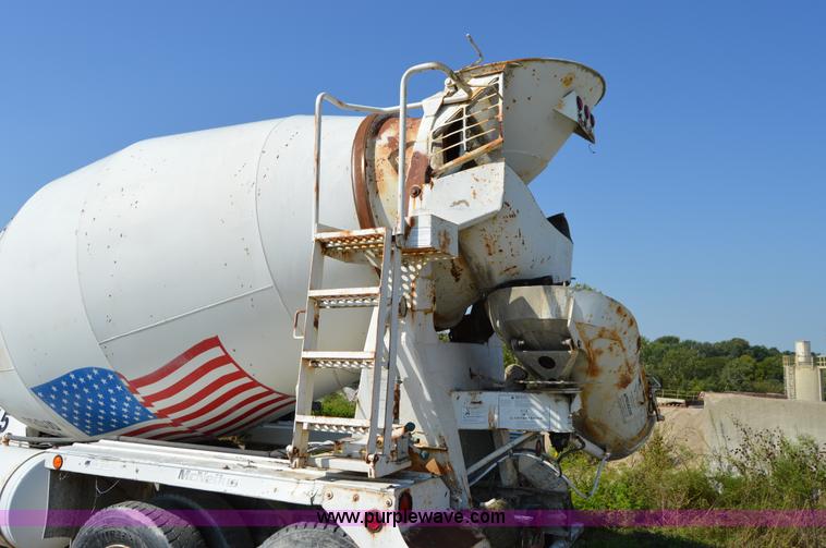 image for item I6481 1995 Ford LT9000 mixer truck