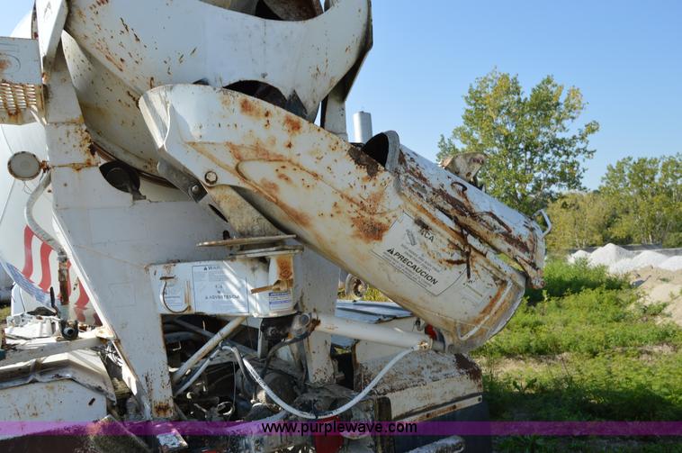 image for item I6481 1995 Ford LT9000 mixer truck