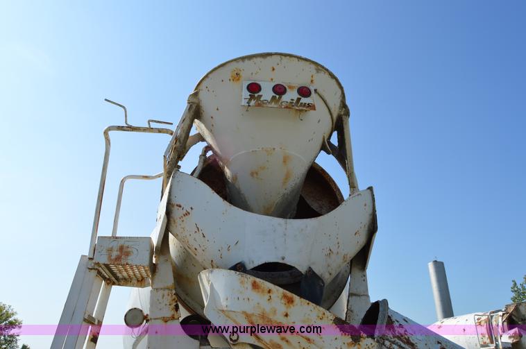 image for item I6481 1995 Ford LT9000 mixer truck