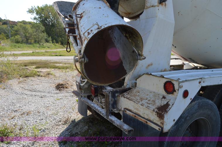 image for item I6481 1995 Ford LT9000 mixer truck