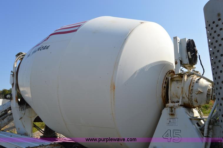 image for item I6481 1995 Ford LT9000 mixer truck