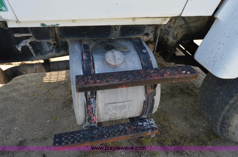 image for item I6481 1995 Ford LT9000 mixer truck