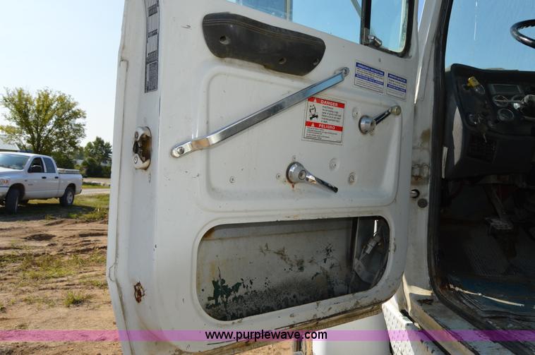 image for item I6481 1995 Ford LT9000 mixer truck