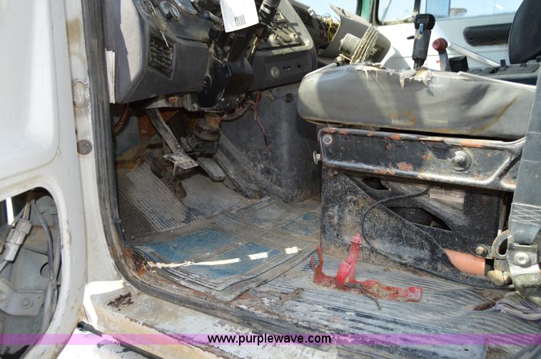 image for item I6481 1995 Ford LT9000 mixer truck