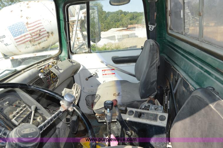 image for item I6481 1995 Ford LT9000 mixer truck