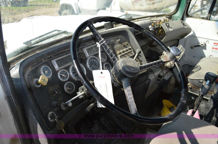 image for item I6481 1995 Ford LT9000 mixer truck