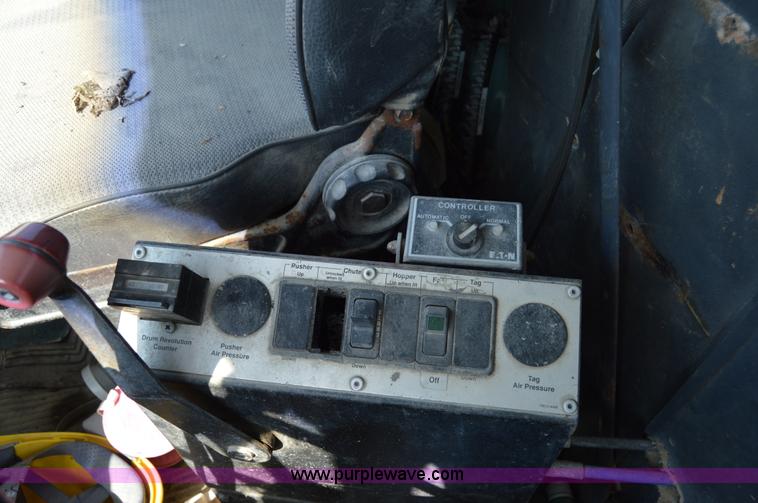 image for item I6481 1995 Ford LT9000 mixer truck