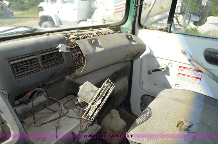image for item I6481 1995 Ford LT9000 mixer truck