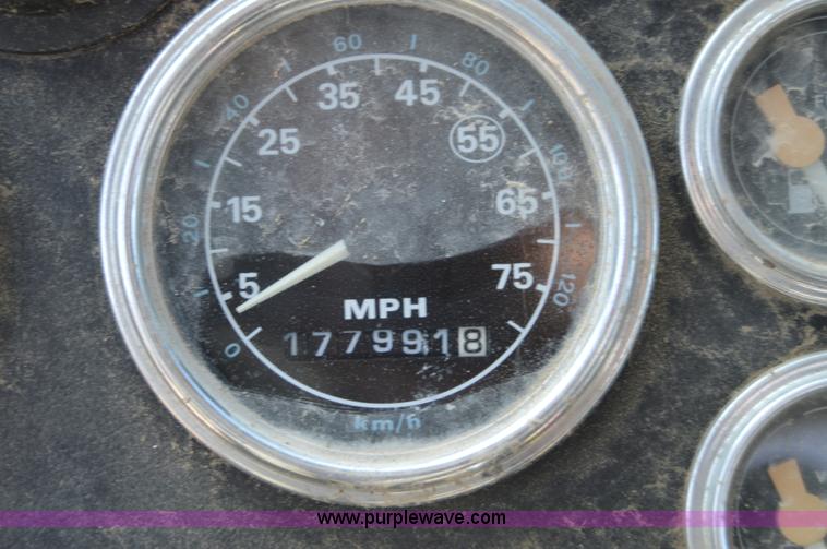 image for item I6481 1995 Ford LT9000 mixer truck