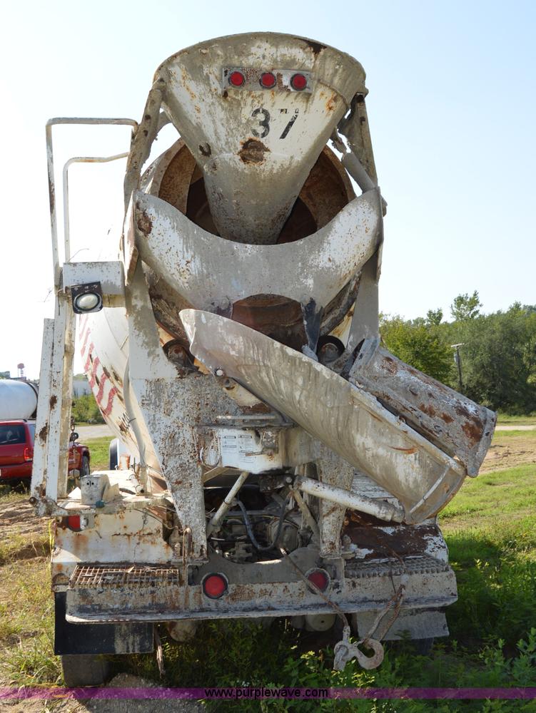 image for item I6482 1995 Ford LT9000 mixer truck