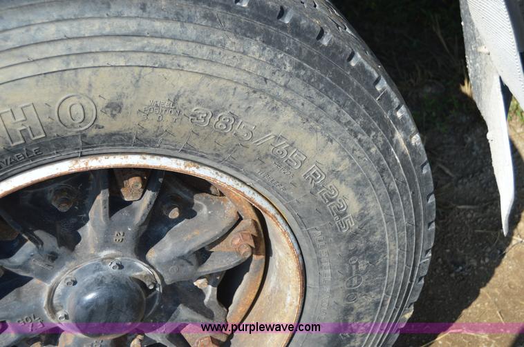 image for item I6482 1995 Ford LT9000 mixer truck