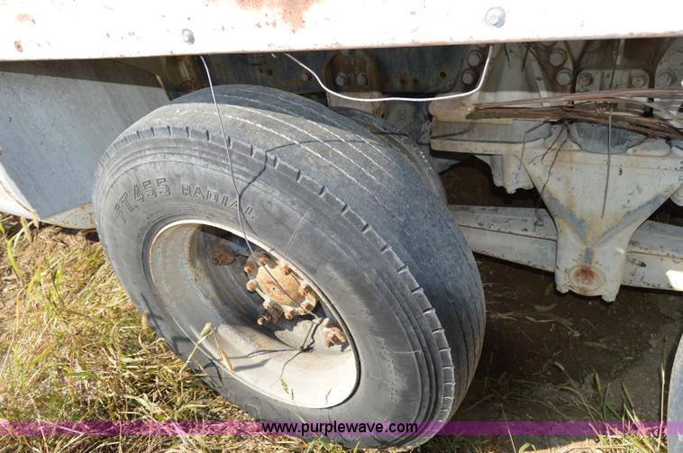 image for item I6482 1995 Ford LT9000 mixer truck