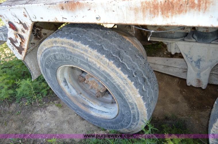 image for item I6482 1995 Ford LT9000 mixer truck