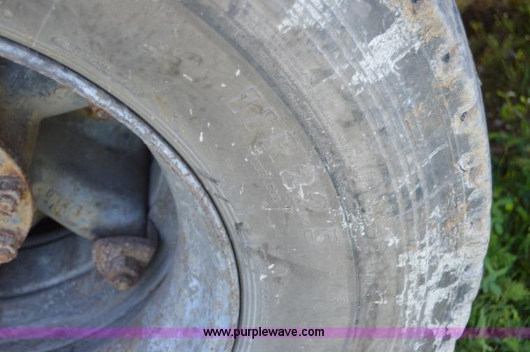 image for item I6482 1995 Ford LT9000 mixer truck