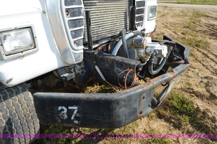 image for item I6482 1995 Ford LT9000 mixer truck
