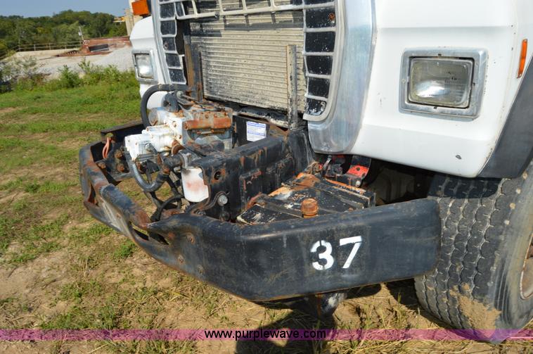image for item I6482 1995 Ford LT9000 mixer truck