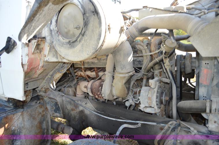 image for item I6482 1995 Ford LT9000 mixer truck