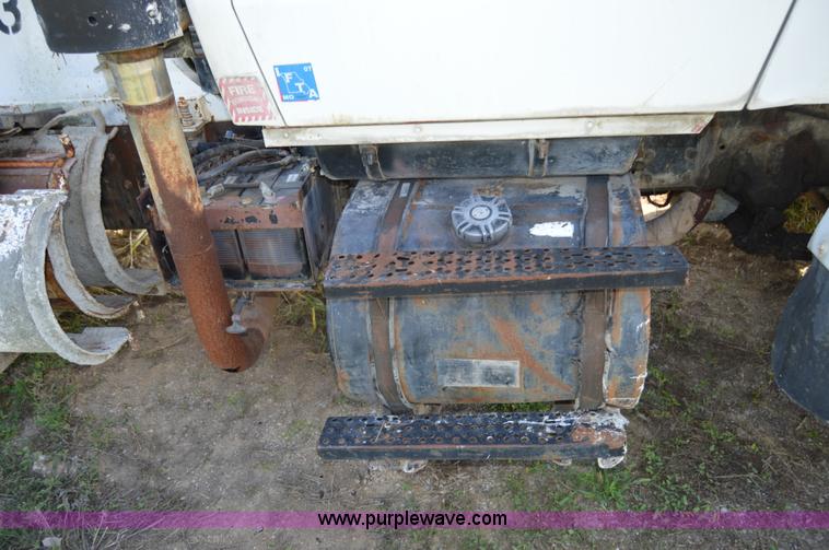 image for item I6482 1995 Ford LT9000 mixer truck