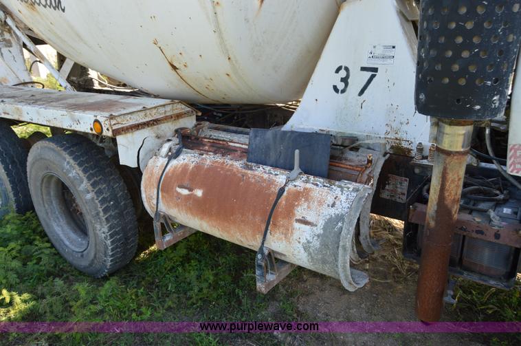 image for item I6482 1995 Ford LT9000 mixer truck