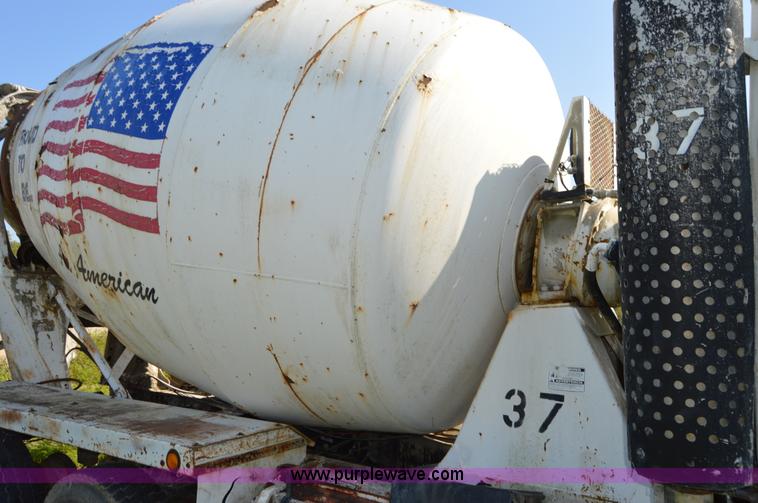 image for item I6482 1995 Ford LT9000 mixer truck