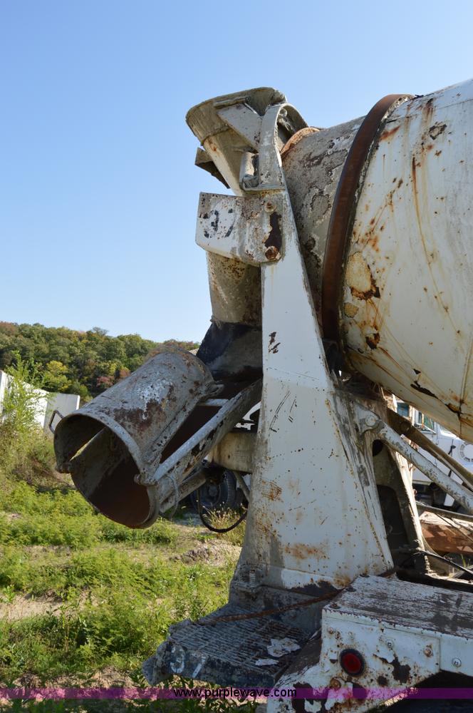 image for item I6482 1995 Ford LT9000 mixer truck