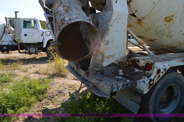 image for item I6482 1995 Ford LT9000 mixer truck