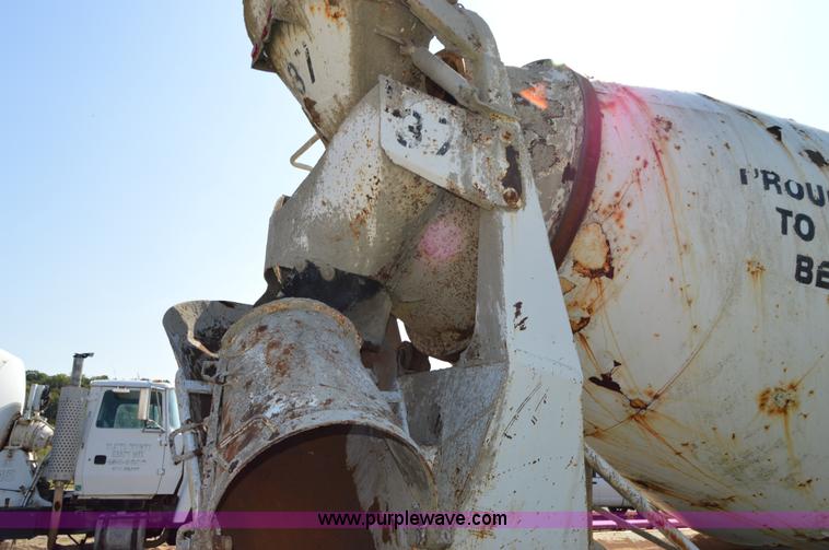 image for item I6482 1995 Ford LT9000 mixer truck