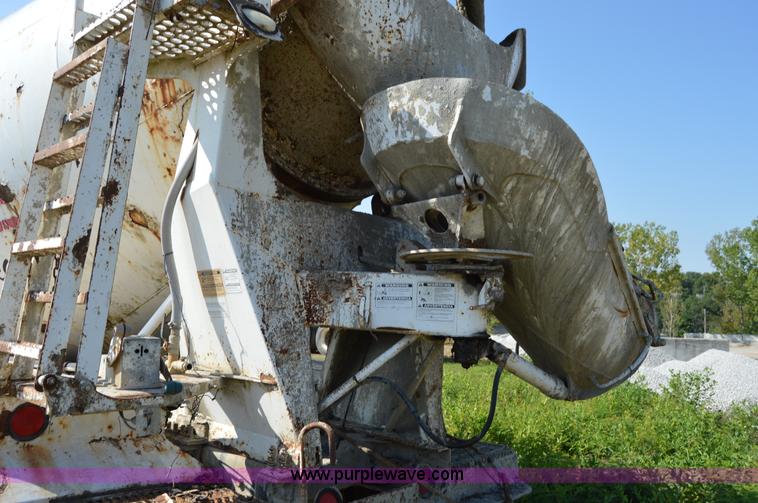 image for item I6482 1995 Ford LT9000 mixer truck