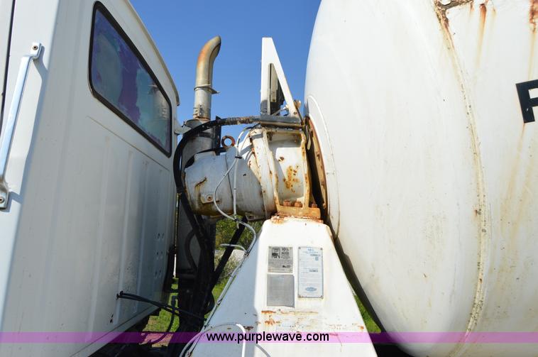 image for item I6482 1995 Ford LT9000 mixer truck