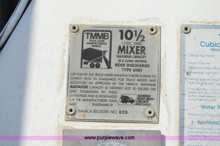 image for item I6482 1995 Ford LT9000 mixer truck