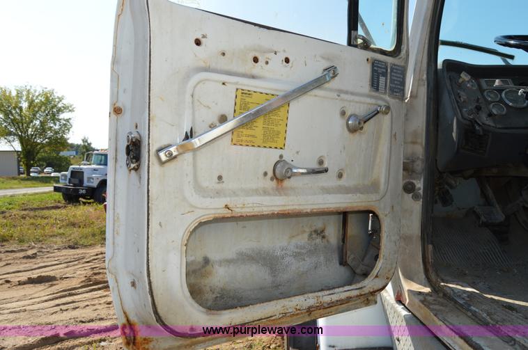 image for item I6482 1995 Ford LT9000 mixer truck