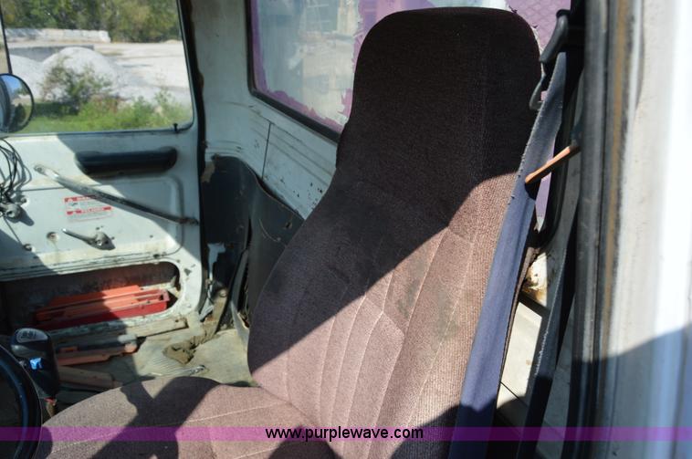 image for item I6482 1995 Ford LT9000 mixer truck