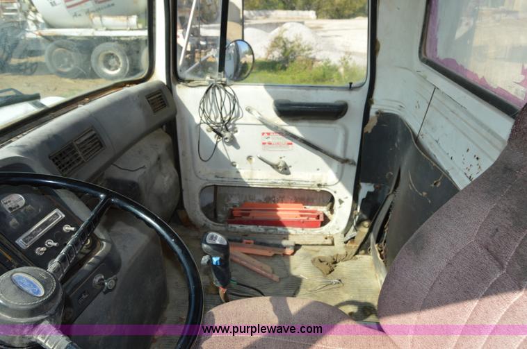 image for item I6482 1995 Ford LT9000 mixer truck