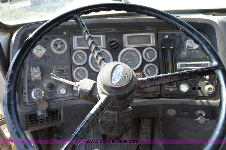 image for item I6482 1995 Ford LT9000 mixer truck