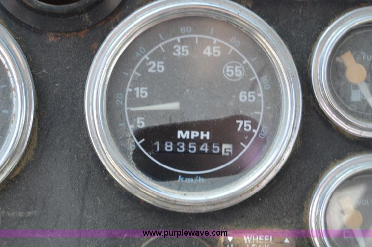 image for item I6482 1995 Ford LT9000 mixer truck