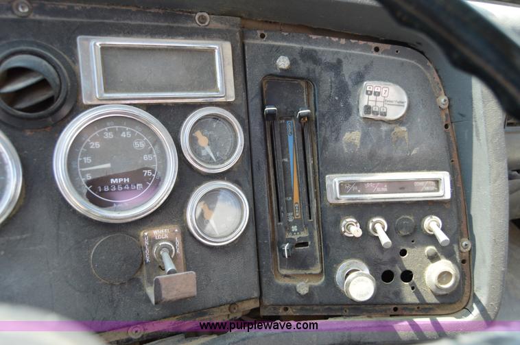 image for item I6482 1995 Ford LT9000 mixer truck