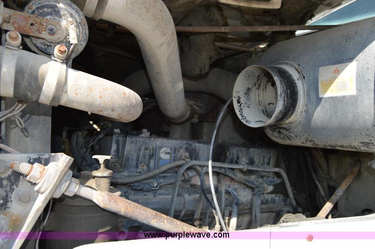 image for item I6483 1994 International 1840 mixer truck