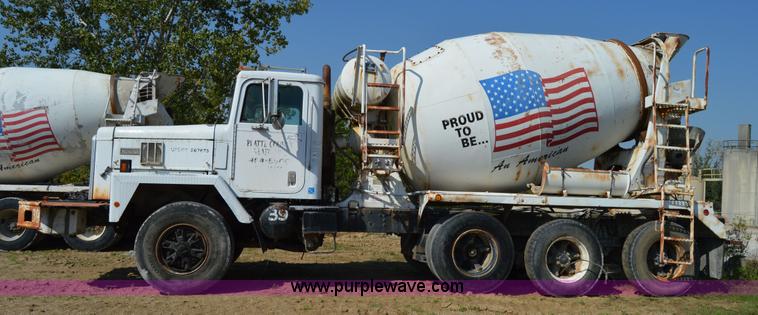 image for item I6483 1994 International 1840 mixer truck