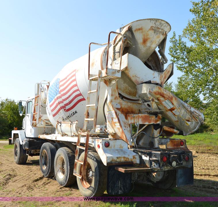 image for item I6483 1994 International 1840 mixer truck