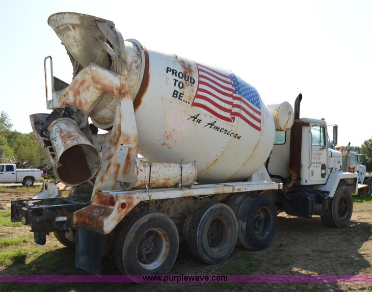 image for item I6483 1994 International 1840 mixer truck