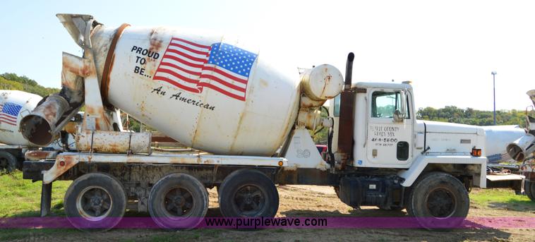 image for item I6483 1994 International 1840 mixer truck